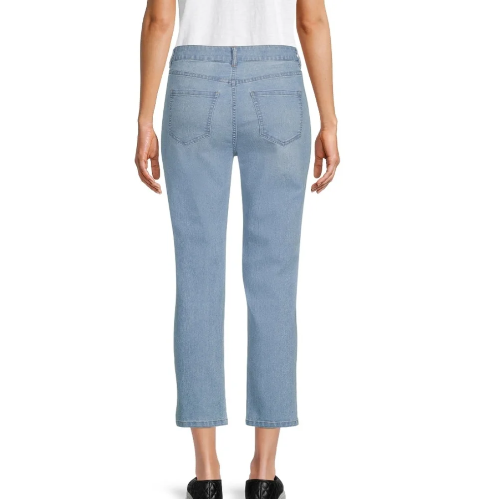 TIME & TRU Cropped Denim Light Wash Boyfriend Jeans NWOT